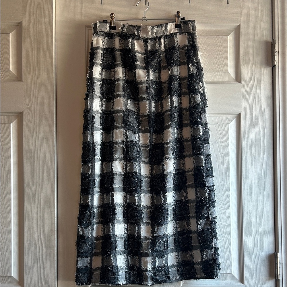 Chic Black and White Checkered Skirt